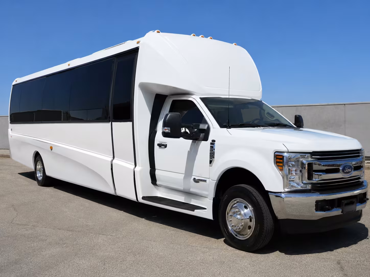 danbury spectator minibus rentals for local sporting events